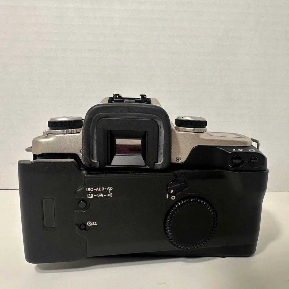 Canon EOS Elan IIE 35mm SLR Film Camera Body Untested Broken Door Parts